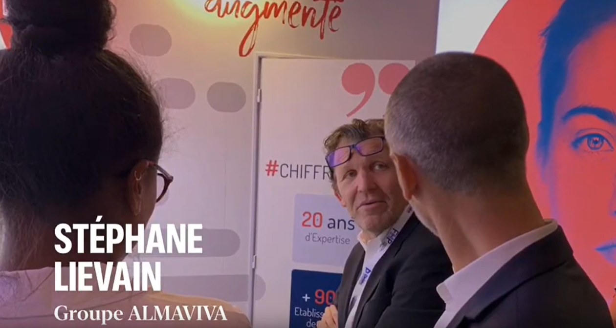 Stéphane Lievain General Manager Strategy Development du groupe Almaviva Santé en direct du stand SOFTWAY MEDICAL